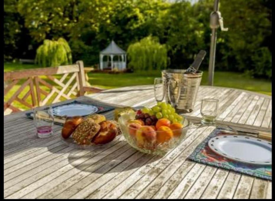 Villa The Nook Located In A Beautiful Garden Setting With Parking Stratford-upon-Avon Exterior foto